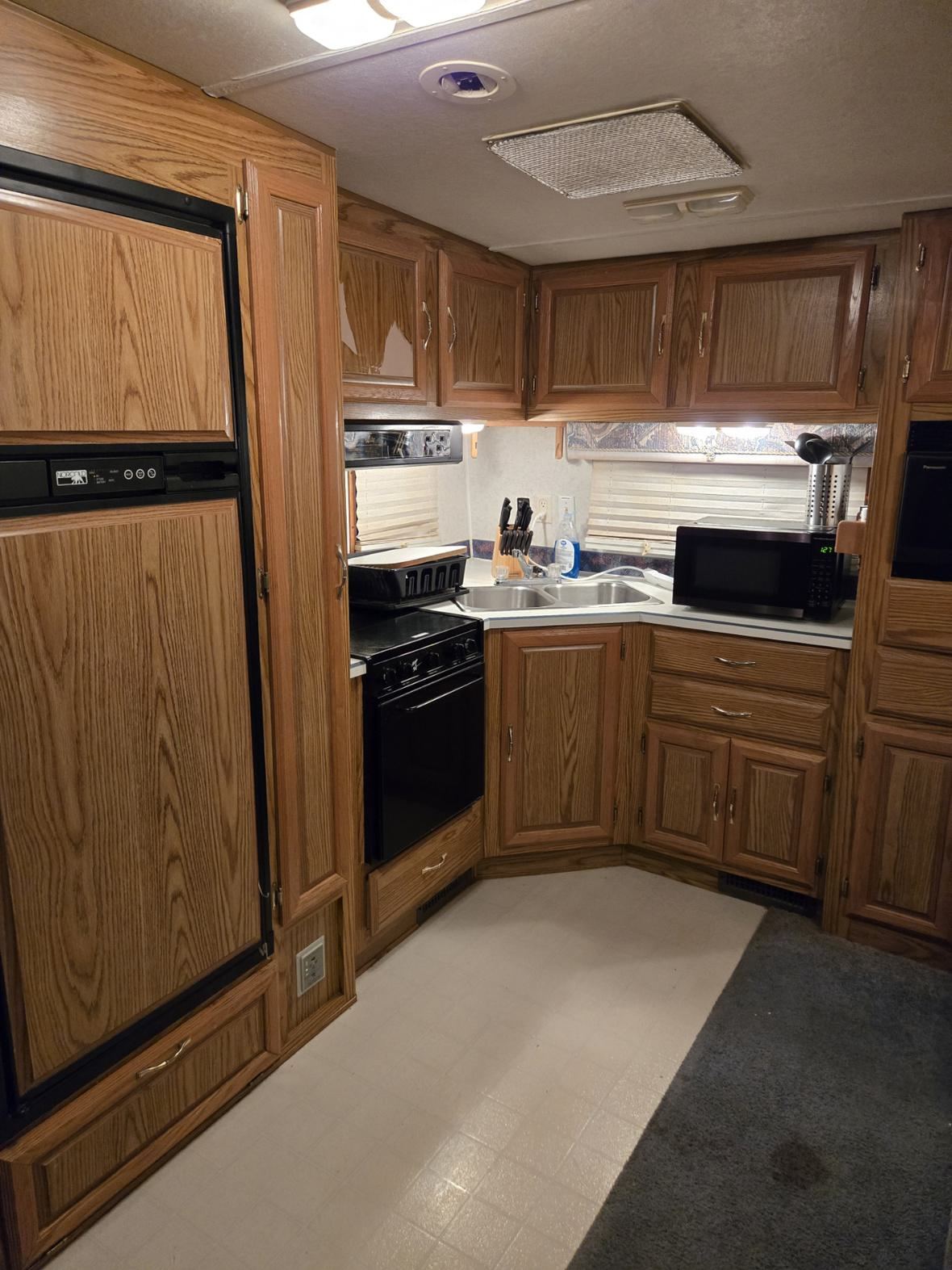 Full kitchen — oven, stovetop, microwave, sink