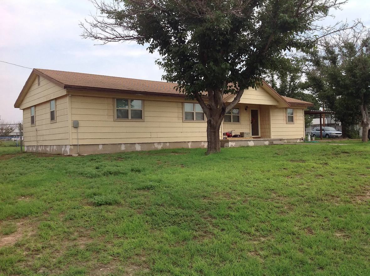 The house from the front yard